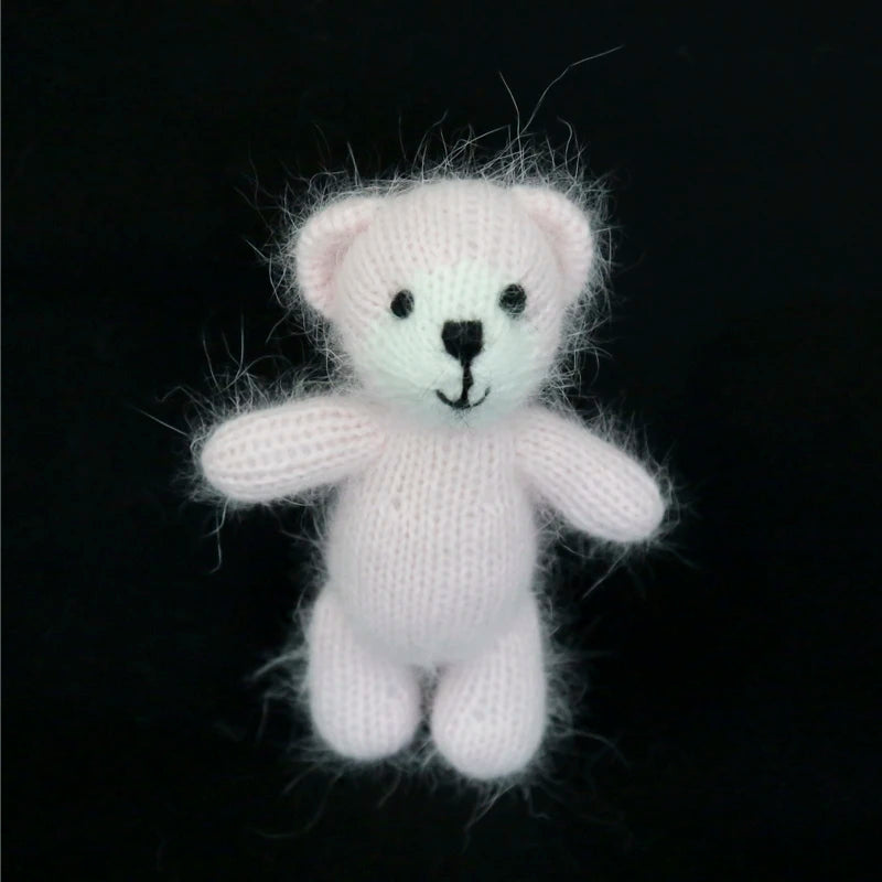 Ourson tricoté en mohair – Accessoire photo nouveau-né fait main
