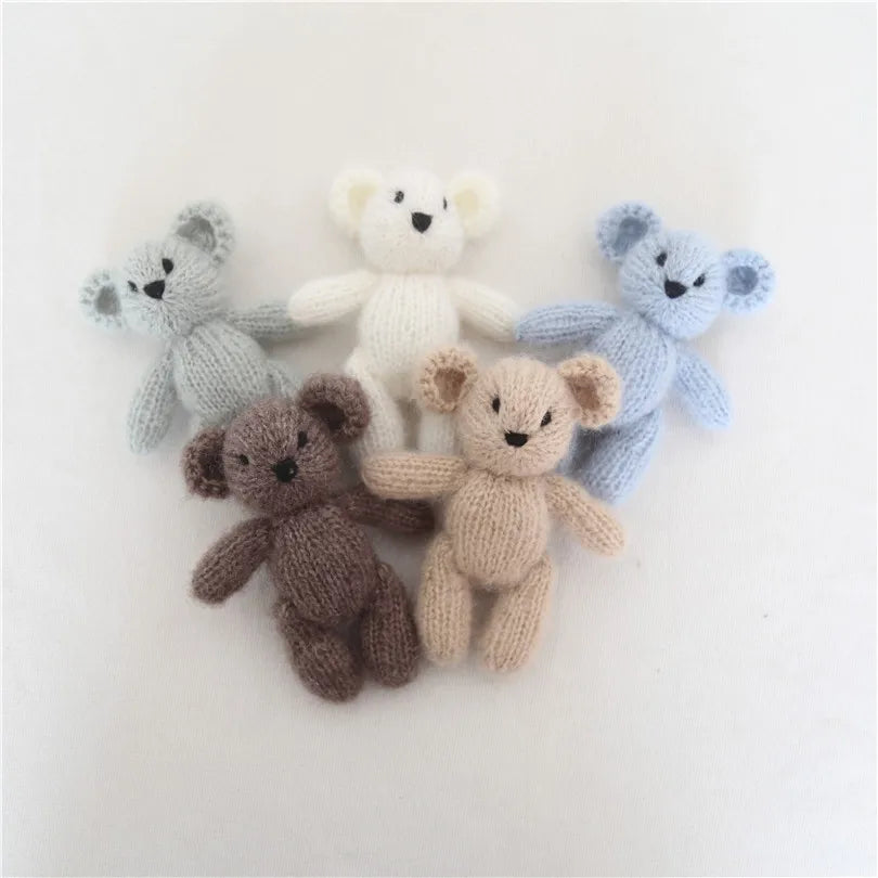 Ourson tricoté en mohair – Accessoire photo nouveau-né fait main