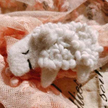 Accessoires photo nouveau-né en laine – Décor laineux pour shooting naissance