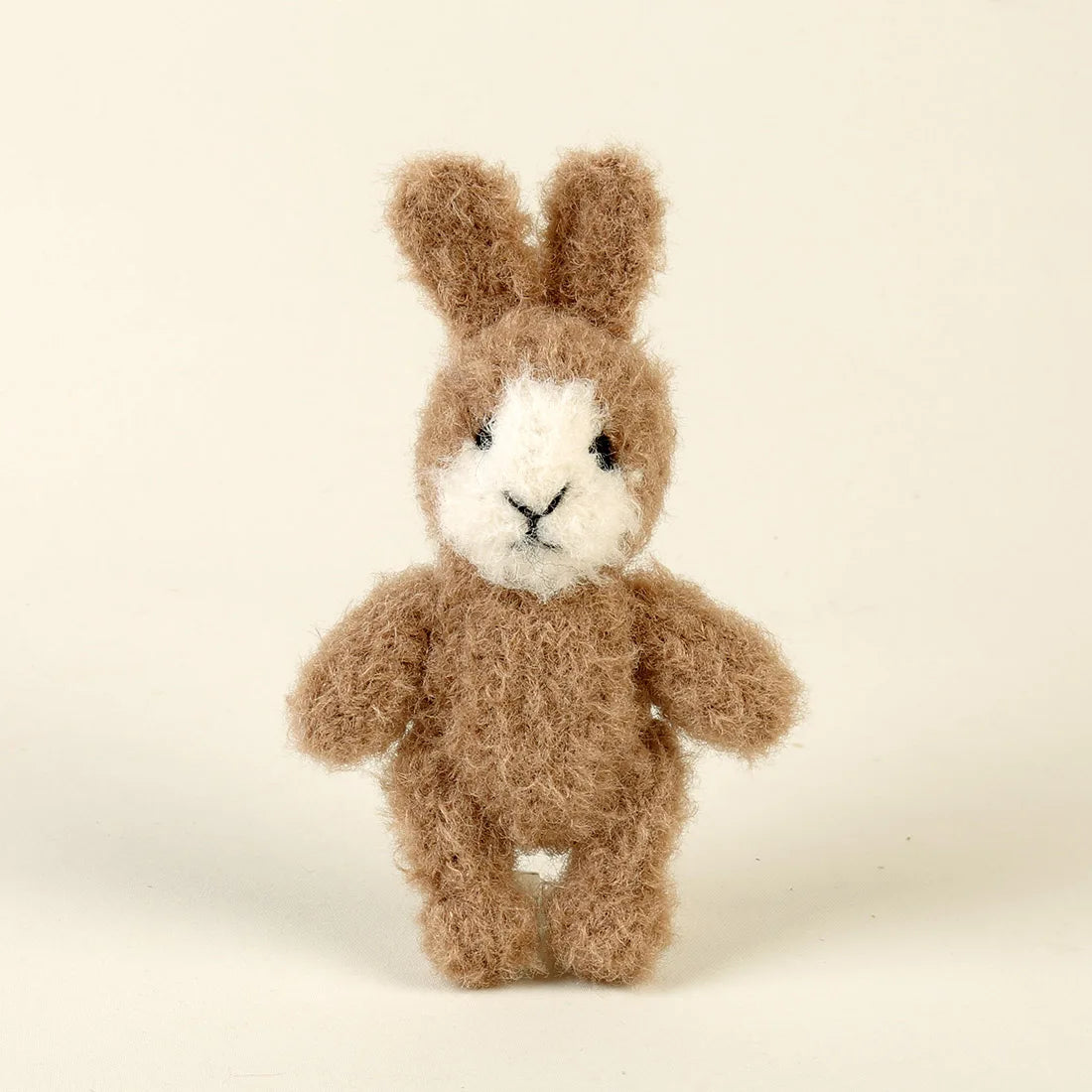 Ourson tricoté en mohair – Accessoire photo nouveau-né fait main