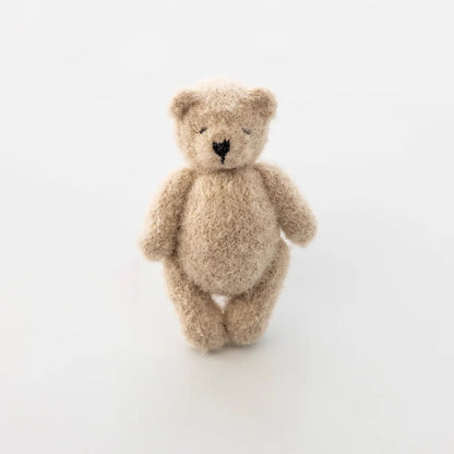 Ourson tricoté fait main – Accessoire photo nouveau-né en mohair