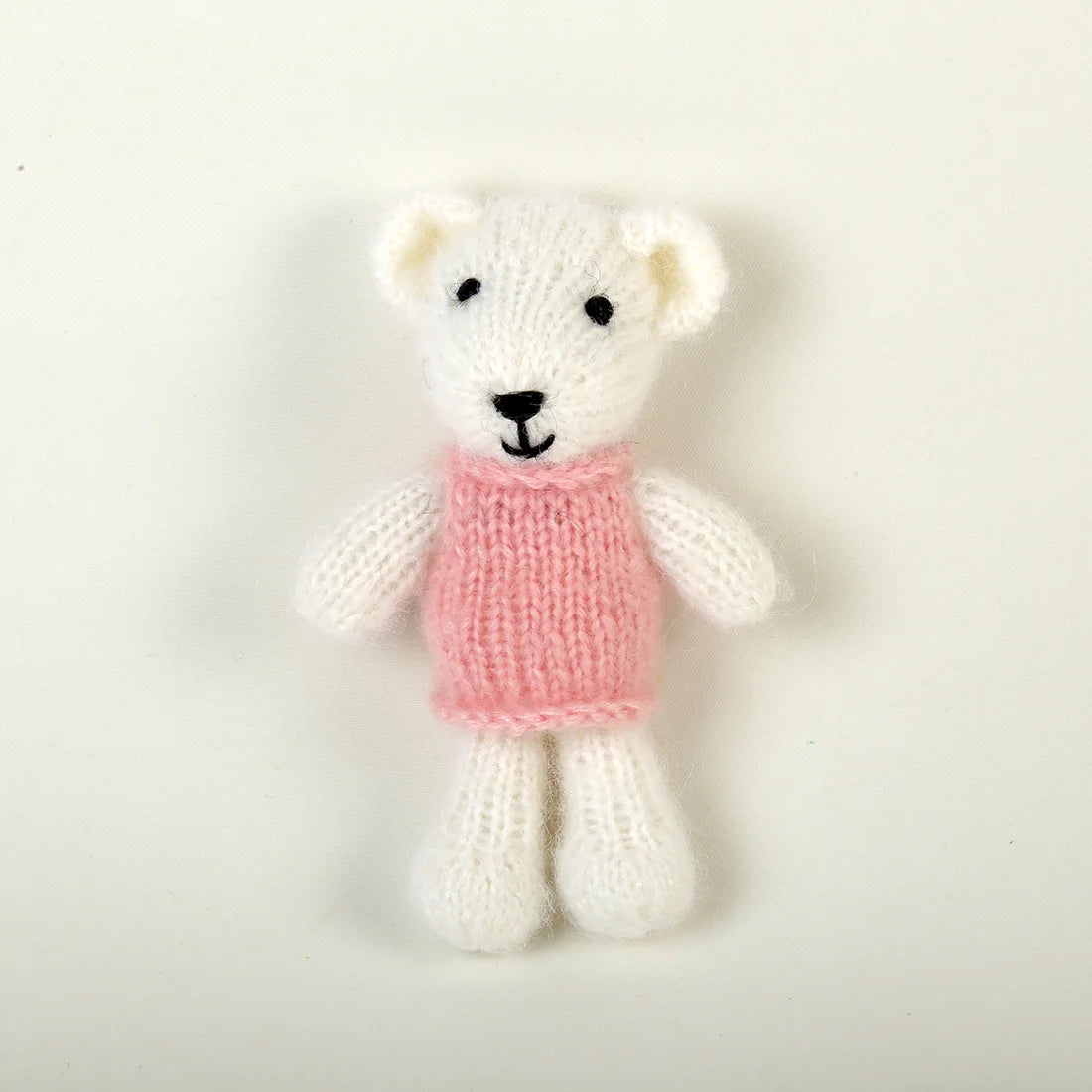 Ourson tricoté en mohair – Accessoire photo nouveau-né fait main