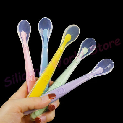 Cuillère bébé souple en silicone – Douce et sécurisée pour les premiers repas