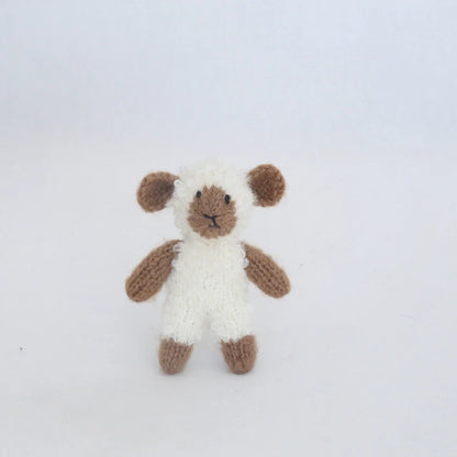 Ourson tricoté en mohair – Accessoire photo nouveau-né fait main