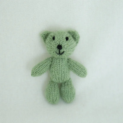 Ourson tricoté en mohair – Accessoire photo nouveau-né fait main