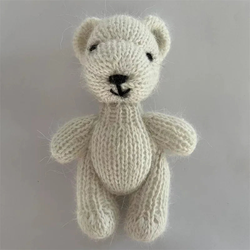 Ourson tricoté en mohair – Accessoire photo nouveau-né fait main