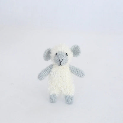 Ourson tricoté en mohair – Accessoire photo nouveau-né fait main