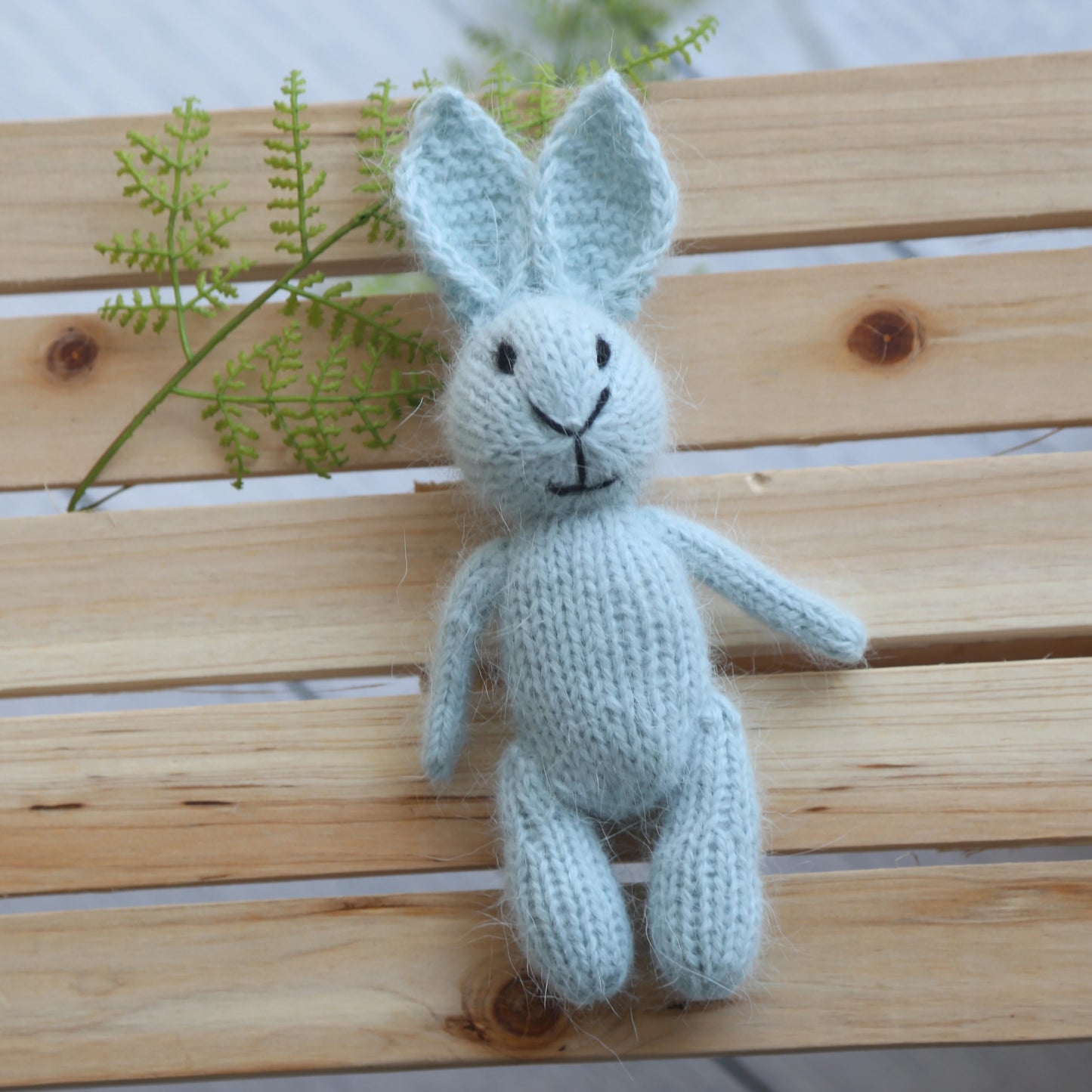 Ourson tricoté en mohair – Accessoire photo nouveau-né fait main