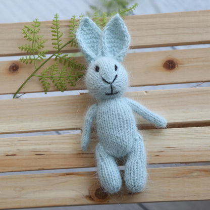 Ourson tricoté en mohair – Accessoire photo nouveau-né fait main