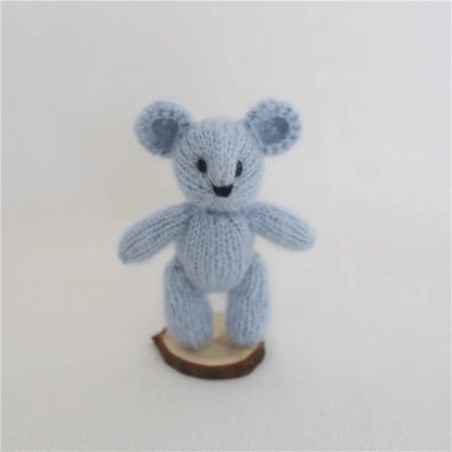 Ourson tricoté en mohair – Accessoire photo nouveau-né fait main