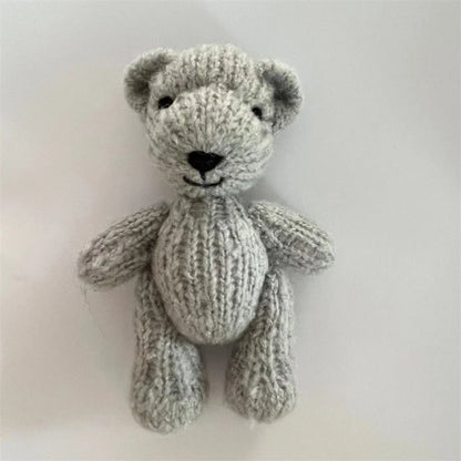 Ourson tricoté en mohair – Accessoire photo nouveau-né fait main