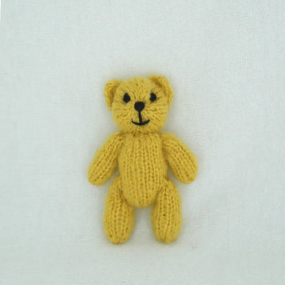 Ourson tricoté en mohair – Accessoire photo nouveau-né fait main